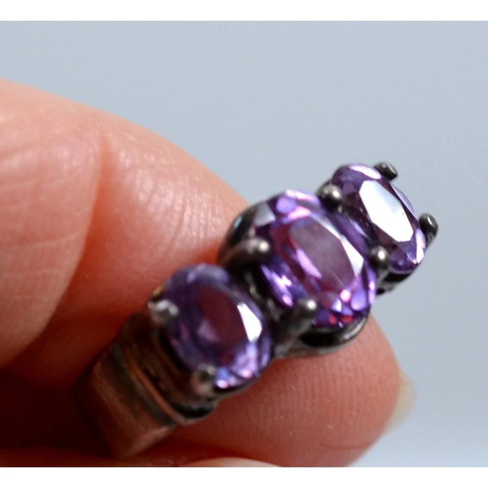 UTO‎ 925 Silver Tone Ring Size 5.5 3 Amethyst Stones